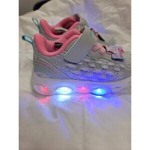 *NWT* New GEERS Children's Light Up Shoes Sz 7 0230